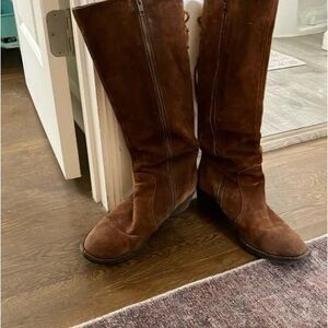 BORN Brown suede boots
